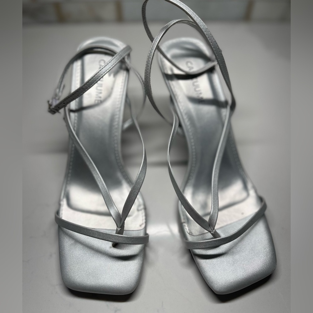 Grey thong style ankle strap kitten heels - Picture 4 of 7